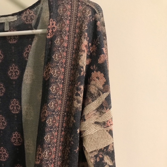 Flowy Patterned Cardigan Like New - Picture 2 of 5